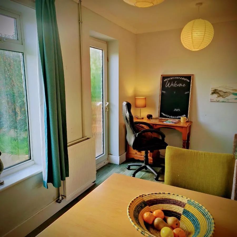 Private Entire House - 3 Bedrooms Garden Parking Brighton