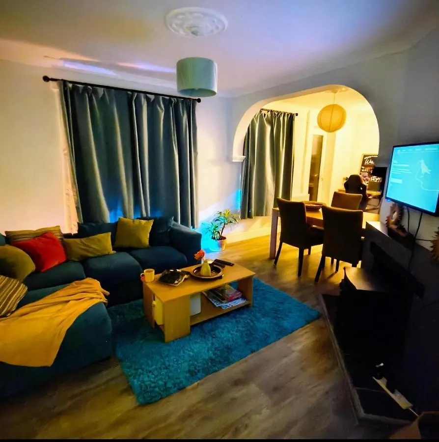 Private Entire House - 3 Bedrooms Garden Parking Brighton Holiday home