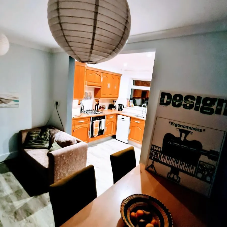 Private Entire House - 3 Bedrooms Garden Parking Brighton Holiday home