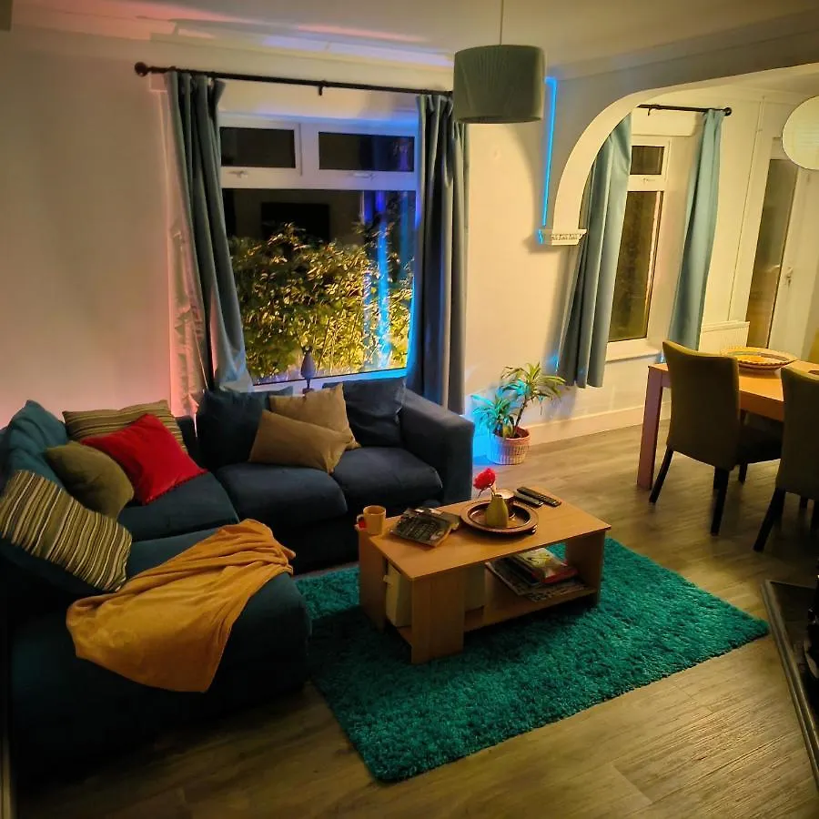 Private Entire House - 3 Bedrooms Garden Parking Brighton United Kingdom