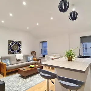 Holiday home Modern & Central, Perfect Beach Getaway- 2min Walk, Brighton